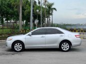 Bán Toyota Camry sản xuất năm 2010, màu bạc, nhập khẩu nguyên chiếc còn mới