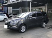 Cần bán Toyota Innova 2.0EMT năm sản xuất 2017, màu xám số sàn