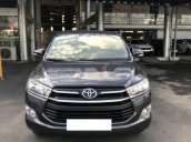 Cần bán Toyota Innova 2.0EMT năm sản xuất 2017, màu xám số sàn