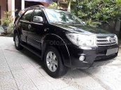 Cần bán Toyota Fortuner sản xuất 2010, màu đen còn mới