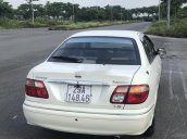 Cần bán xe Nissan Sunny đời 2002, màu trắng còn mới 