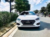 Chính chủ bán Hyundai Accent 1.4AT đời 2018, màu trắng