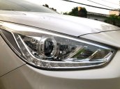 Cần bán gấp Hyundai Accent đời 2018, màu trắng còn mới 