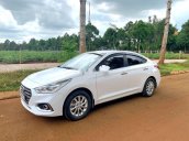 Cần bán gấp Hyundai Accent đời 2018, màu trắng còn mới 