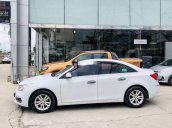 Cần bán Chevrolet Cruze LT đời 2017, màu trắng chính chủ, 375 triệu