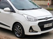 Bán ô tô Hyundai Grand i10 sản xuất năm 2017, màu trắng, giá rẻ