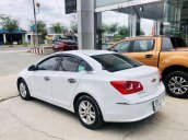 Cần bán Chevrolet Cruze LT đời 2017, màu trắng chính chủ, 375 triệu