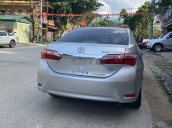 Cần bán lại xe Toyota Corolla Altis đời 2015, màu bạc còn mới 