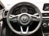 Cần bán Mazda 3 đời 2018, màu trắng, số tự động, giá 596tr