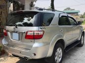 Bán Toyota Fortuner AT 2011, màu bạc còn mới