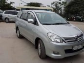 Cần bán lại xe Toyota Innova năm sản xuất 2010, màu bạc