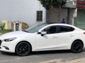 Cần bán Mazda 3 đời 2018, màu trắng, số tự động, giá 596tr