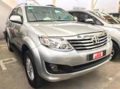 Bán Toyota Fortuner V 4x2 sản xuất năm 2012, màu bạc, 590tr