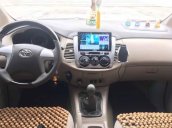 Cần bán gấp Toyota Innova năm 2015, màu bạc