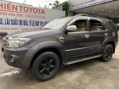 Cần bán nhanh Toyota Fortuner 2.7V đời 2011, màu xám, giá tốt