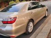 Bán Toyota Camry 2.0E đời 2019, màu vàng cát, số tự động, giá 899tr
