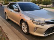 Bán Toyota Camry 2.0E đời 2019, màu vàng cát, số tự động, giá 899tr
