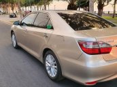 Bán Toyota Camry 2.0E đời 2019, màu vàng cát, số tự động, giá 899tr
