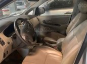 Cần bán lại xe Toyota Innova 2.0G đời 2016, màu bạc  