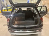 Volkswagen Tiguan Luxury S màu đen - KM cực tốt - giao ngay