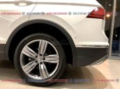 LH ngay để nhận ưu đãi 120tr xe Tiguan Luxury + 1 năm bảo hiểm thân xe, dán phim phủ Nano xe, giao xe ngay tận nhà