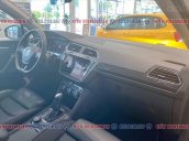 LH ngay để nhận ưu đãi 120tr xe Tiguan Luxury + 1 năm bảo hiểm thân xe, dán phim phủ Nano xe, giao xe ngay tận nhà