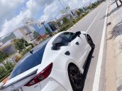 Cần bán Mazda 3 đời 2016, màu trắng 