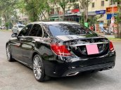 Bán xe Mercedes C300 đời 2018, màu đen còn mới