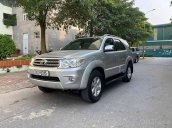 Cần bán Toyota Fortuner V 2009, màu bạc còn mới giá cạnh tranh