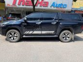 Bán Toyota Hilux đời 2018, màu đen, xe nhập