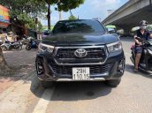 Bán Toyota Hilux đời 2018, màu đen, xe nhập