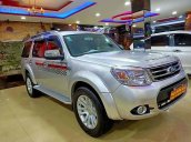 Cần bán xe Ford Everest sản xuất năm 2014, màu bạc chính chủ