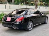 Bán xe Mercedes C300 đời 2018, màu đen còn mới