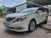 Bán ô tô Hyundai Sonata 2.0 đời 2010, màu bạc, nhập khẩu 