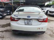 Bán ô tô Hyundai Sonata 2.0 đời 2010, màu bạc, nhập khẩu 