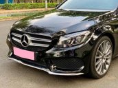 Bán xe Mercedes C300 đời 2018, màu đen còn mới