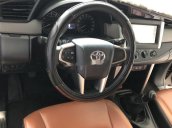 Bán xe Toyota Innova E 2.0MT đời 2019, màu xám còn mới giá cạnh tranh