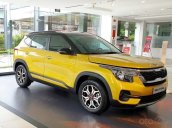 Kia Seltos 2020 Luxury màu vàng, đang giao xe cho các khách hàng, quý khách hàng nhanh tay đặt xe sớm nhé