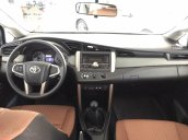 Cần bán Toyota Innova 2.0E 2020, số sàn, màu bạc