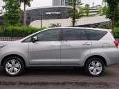 Bán Toyota Innova 2.0V đời 2017, màu bạc, số tự động