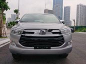 Bán Toyota Innova 2.0V đời 2017, màu bạc, số tự động