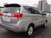 Bán Toyota Innova 2.0V đời 2017, màu bạc, số tự động