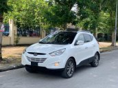 Cần bán lại xe Hyundai Tucson sản xuất 2012, màu trắng, nhập khẩu xe gia đình giá cạnh tranh