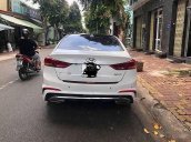 Bán Hyundai Elantra Sport năm 2019, màu trắng chính chủ, giá 648tr