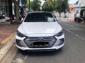 Bán Hyundai Elantra Sport năm 2019, màu trắng chính chủ, giá 648tr