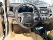 Bán ô tô Toyota Fortuner G năm 2015, màu bạc 