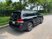 Cần bán gấp Toyota Land Cruiser năm sản xuất 2017, màu đen, nhập khẩu