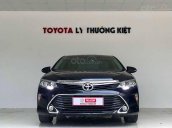 Bán Toyota Camry E sản xuất năm 2017, màu đen, giá 850tr