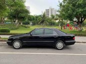 Bán Mercedes E class sản xuất 2000, màu đen còn mới, giá 180tr