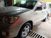 Cần bán gấp Toyota Hilux năm sản xuất 2011, màu bạc, nhập khẩu nguyên chiếc chính chủ